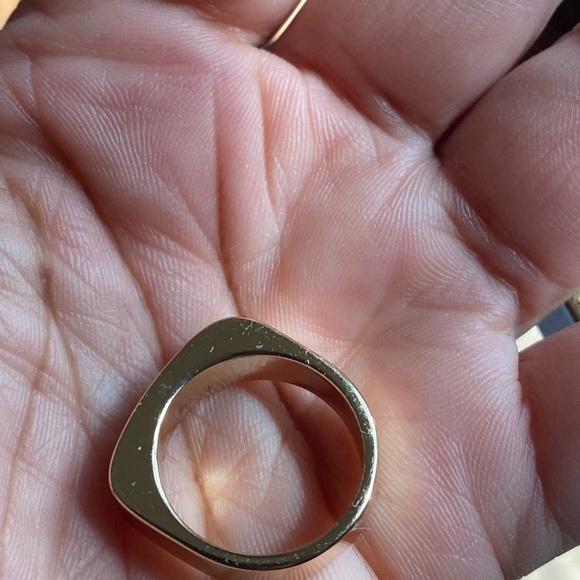 Elegant Red and Gold Band Ring - Picture 3 of 6